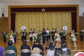 小森仮設団地での演奏の写真２