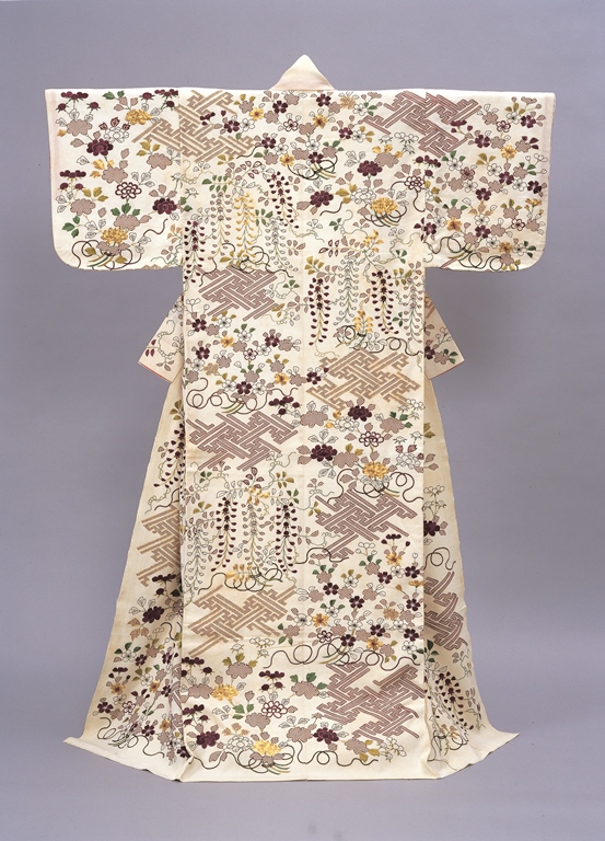 単衣 白絹縮地藤桜牡丹紗綾形模様の画像