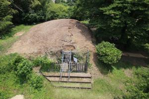 熊本字地震後の井寺古墳の画像