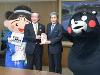 熊本県菓子工業組合からの復興支援金贈呈式の画像
