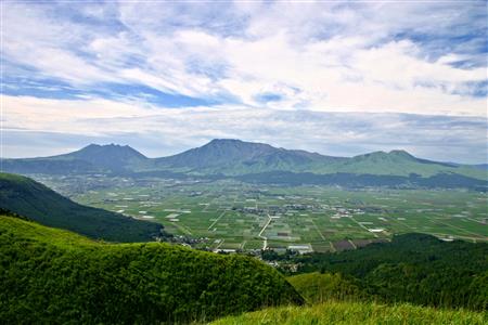 カルデラ内の水田地帯（写真提供：阿蘇市）の画像