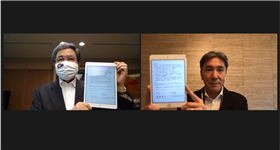 協定書へ署名後のDropbox Japan 五十嵐代表と蒲島知事の画像