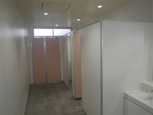 ユニバーサルデザインに配慮したトイレ改修の画像