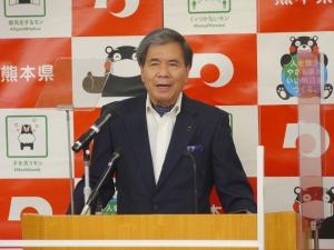 コメントする知事の写真
