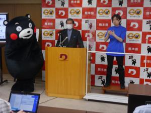 くまモンと蒲島知事の写真