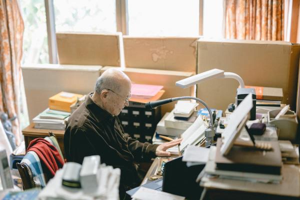 101歳の音訳ボランティア、牧勝美さんの写真