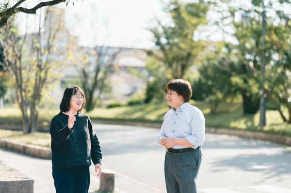 手話サークル「わかぎ」の二人の写真