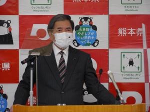 コメントを発表する蒲島知事の写真