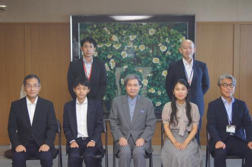 令和３年度海外チャレンジ塾卒業生の知事表敬