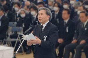 令和5年度水俣病犠牲者慰霊式で祈りの言葉を述べる蒲島知事