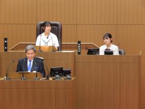 高校生県議会の様子