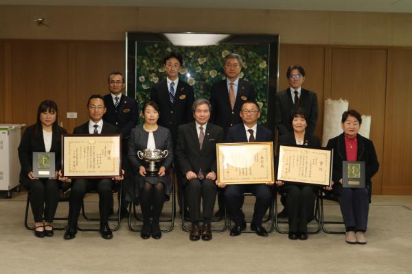 受賞報告写真