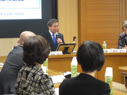 熊本県女性の社会参画加速化会議に出席する知事（近景）