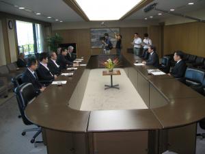「阿蘇」の世界ジオパーク認定を知事に報告