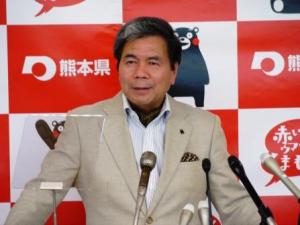 コメントする蒲島知事の写真