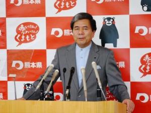 コメントする蒲島知事の写真
