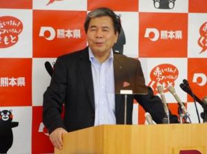 コメントする蒲島知事の写真