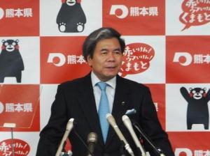 コメントする蒲島知事の写真