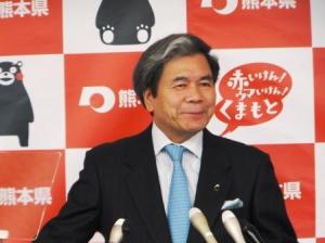 コメントする蒲島知事の写真