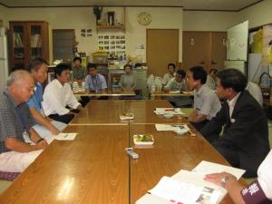知事と参加者の意見交換の写真3