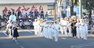 ハイヤ祭り演奏写真