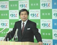 コメントする蒲島知事の写真