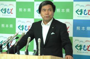 コメントする蒲島知事の写真