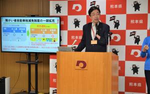 知事写真