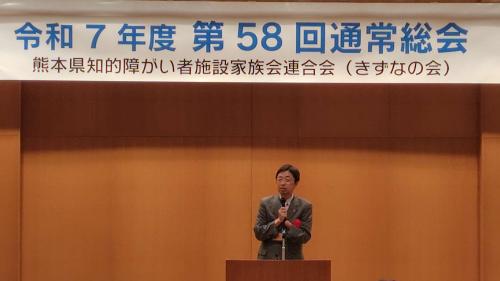 壇上で挨拶をする木村知事