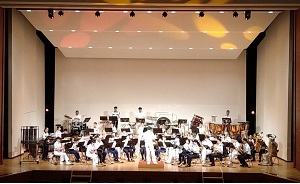 トライアングルコンサートでの演奏の写真