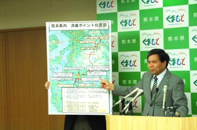 コメントする蒲島知事の写真