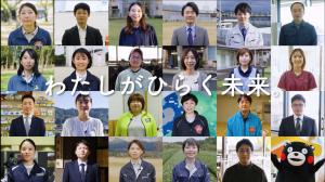職員が映っている写真