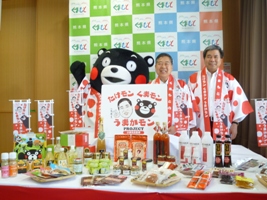 プロジェクト商品を前におそろいの法被でＰＲ