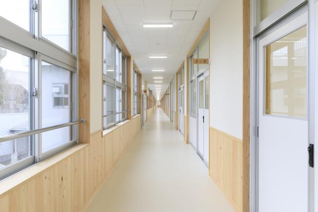 第一高校（廊下）内観