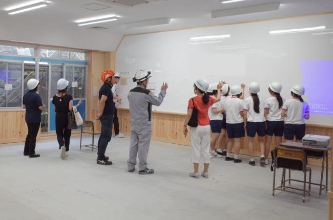 第一高校:同校生徒の現場見学会の様子