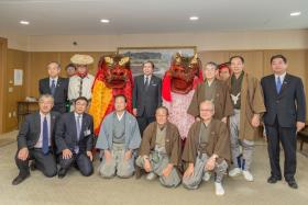 八代妙見祭関係者と蒲島知事の集合写真