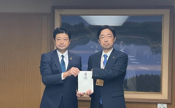 義援金目録の贈呈時