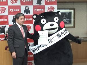 コメントする蒲島知事の写真