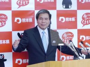コメントする蒲島知事の写真