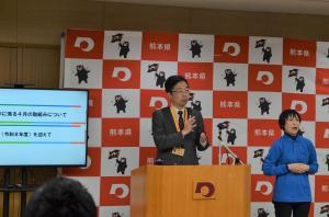 0408知事定例記者会見写真