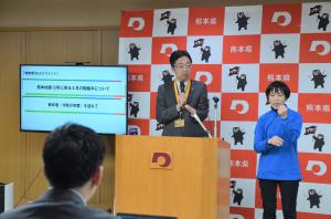 0408知事定例記者会見写真