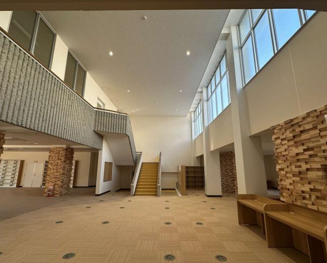 玉名高校図書館内観