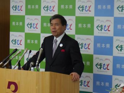コメントする蒲島知事の写真