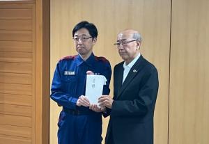 株式会社イズミ寄付金贈呈式の様子