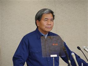 コメントする蒲島知事の写真