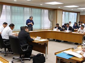 熊本県「ふるさと・農地未来づくり運動」推進本部会議で挨拶をする蒲島知事