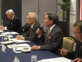 千年委員会で発言される蒲島知事
