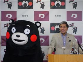 コメントする蒲島知事の写真