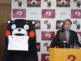 コメントする蒲島知事の写真