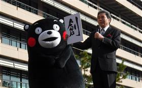仕事始め式で訓示を行う蒲島知事の画像